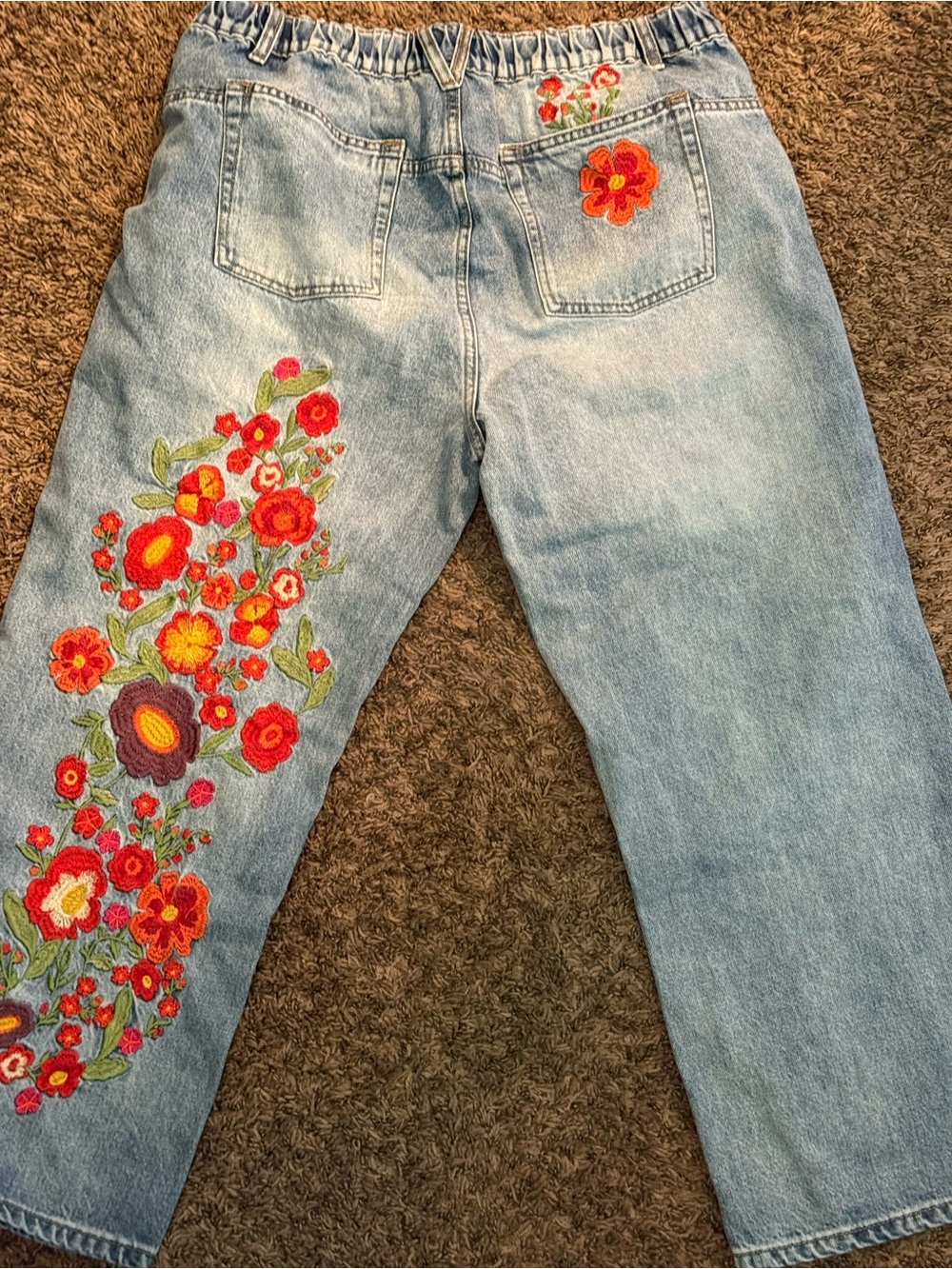 Oli & Hali Light Blue Cropped Jeans with Red Floral Embroidery - Picture 3 of 3